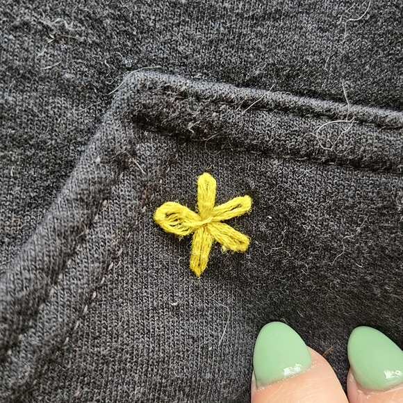 Gildan black hoodie - size medium - Picture 2 of 3